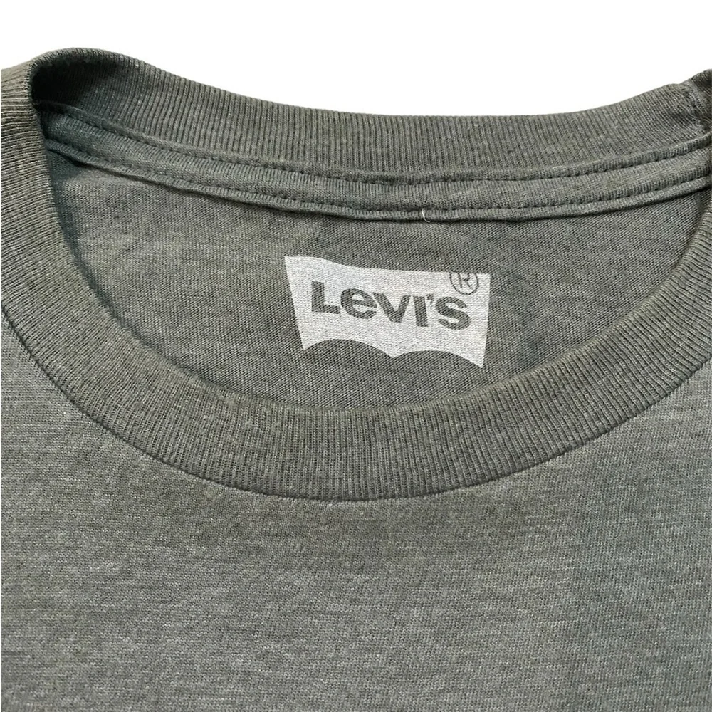 Levi’s Men Short Sleeve Tee size Small